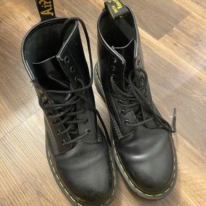 SOLD! Dr Martens 1460 Smooth Black US8